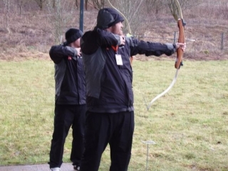 Os especialistas que têm um logotipo de arco e flecha de MRM 